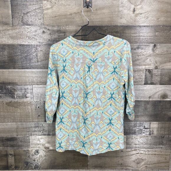Fresh Produce Women's Ikat Pattern Roll Tab Sleeve Shirt Size XS V Neck Tan Teal - Picture 7 of 8